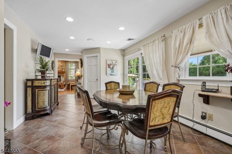 9 Pitcairn Dr