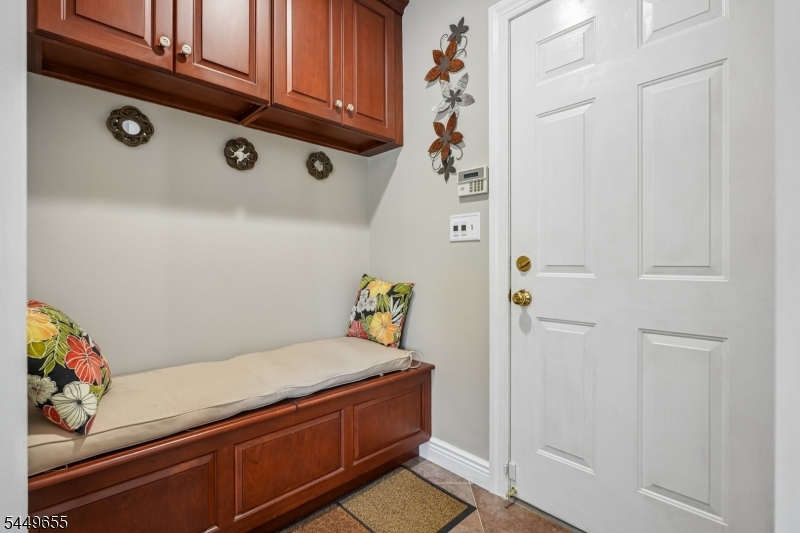 9 Pitcairn Dr