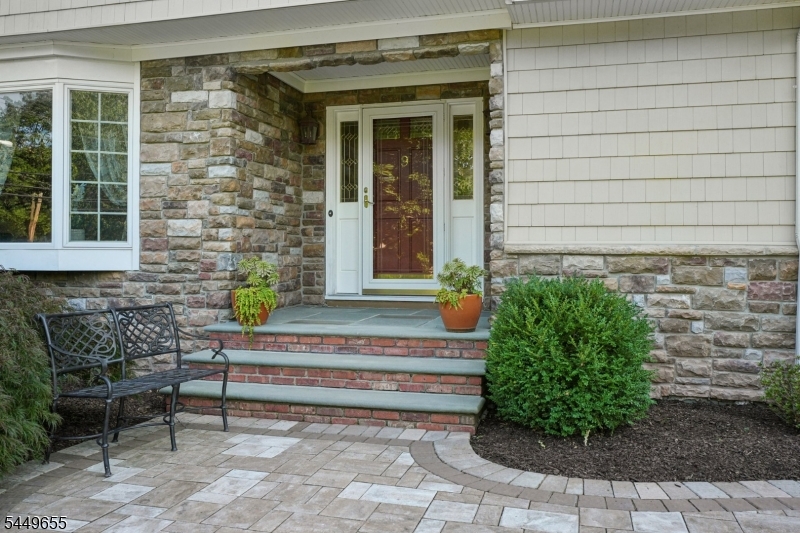 9 Pitcairn Dr