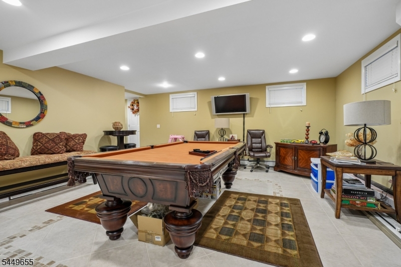9 Pitcairn Dr