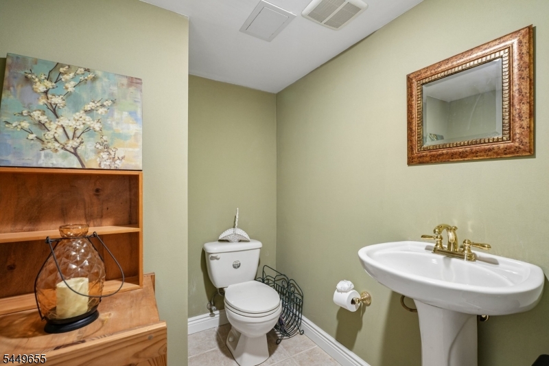 9 Pitcairn Dr