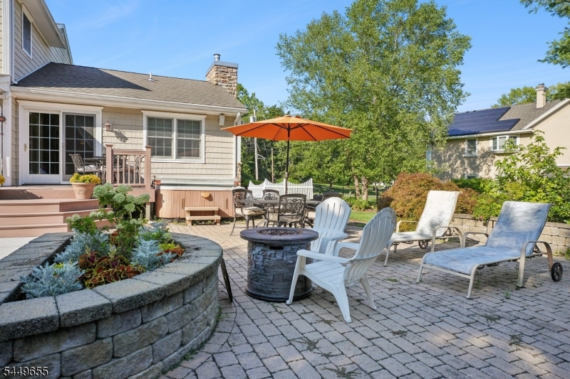 9 Pitcairn Dr