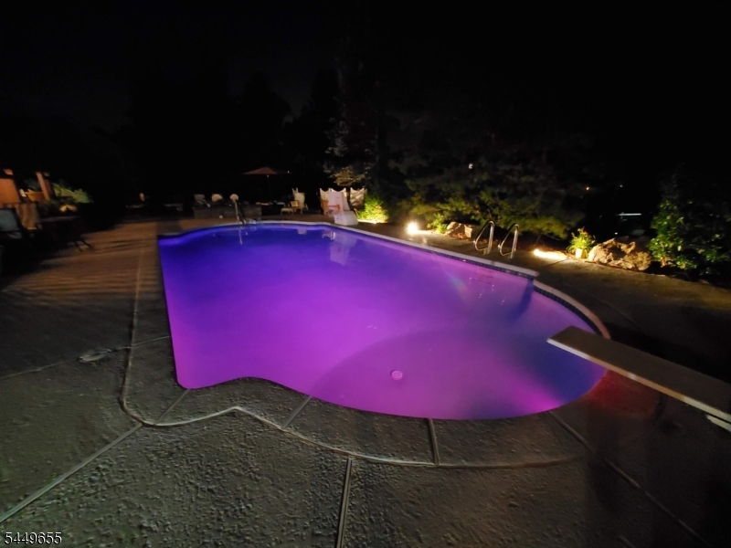 9 Pitcairn Dr