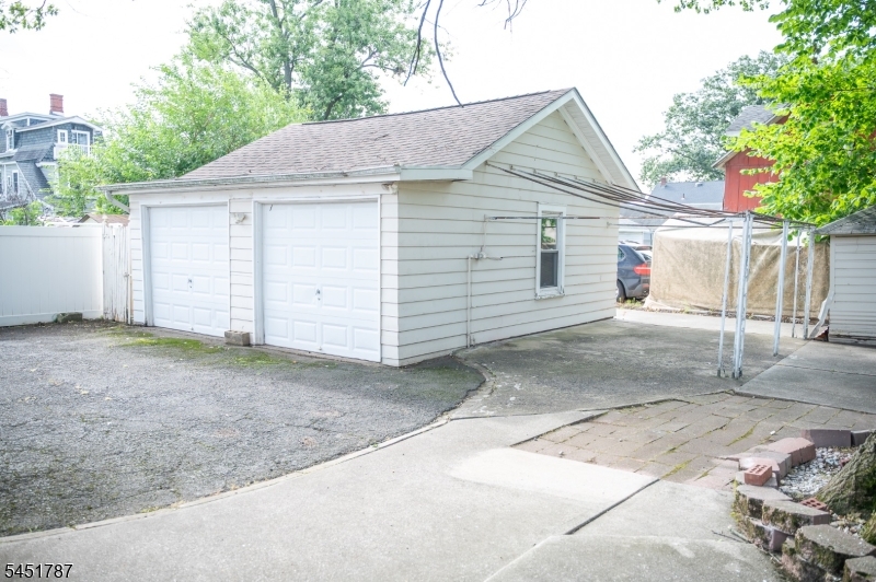 40 E Lincoln Ave