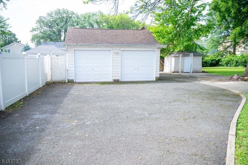 40 E Lincoln Ave