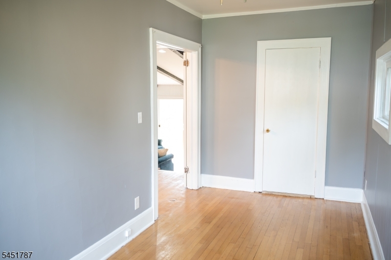 40 E Lincoln Ave