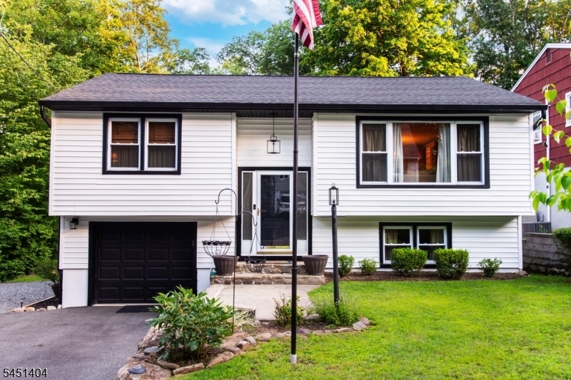 103 Cayuga Ave