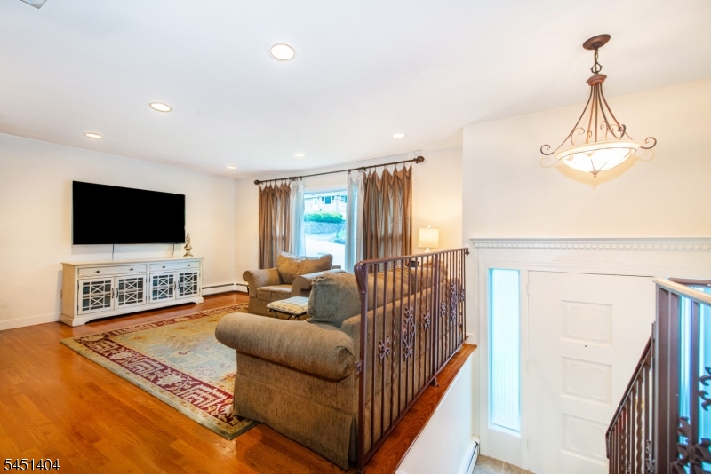 103 Cayuga Ave