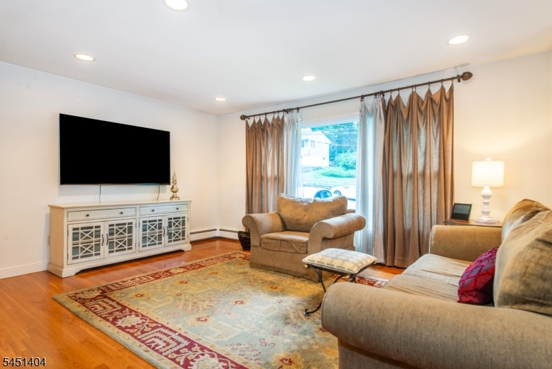 103 Cayuga Ave