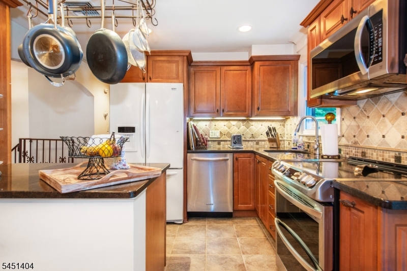103 Cayuga Ave