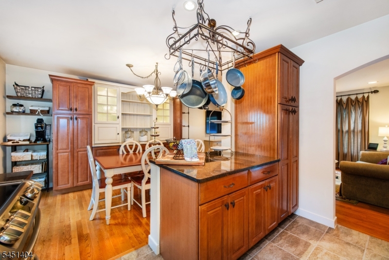 103 Cayuga Ave