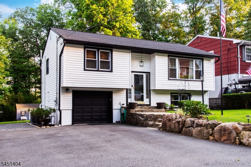 103 Cayuga Ave