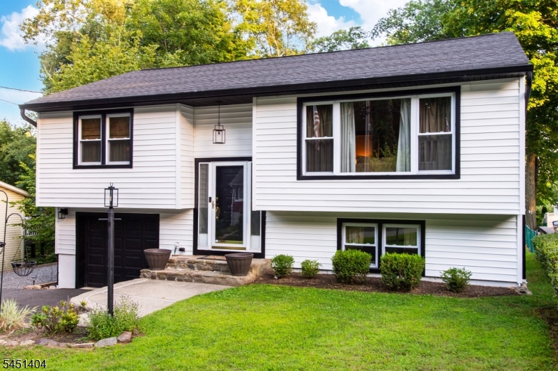 103 Cayuga Ave