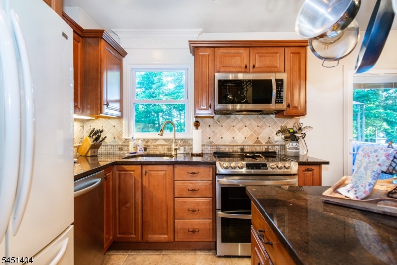 103 Cayuga Ave