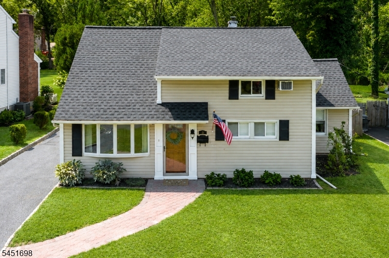 52 Delmore Ave
