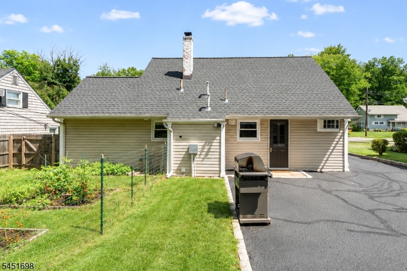 52 Delmore Ave