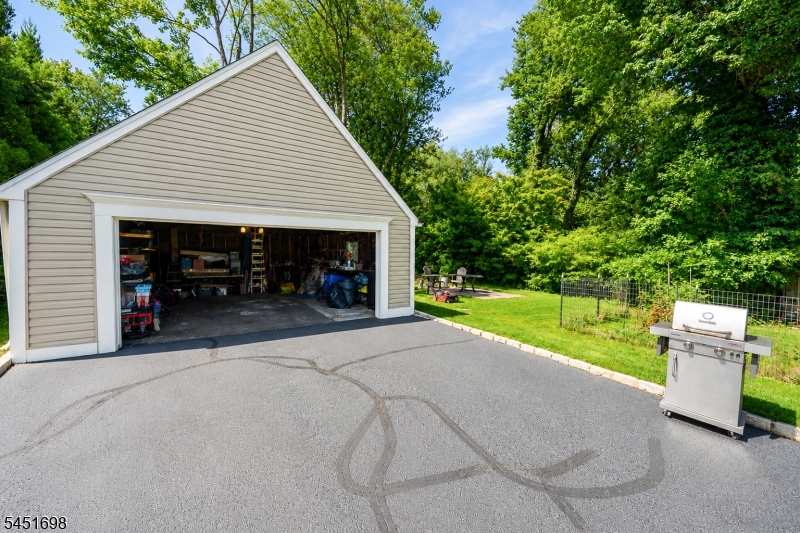 52 Delmore Ave