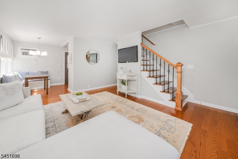 52 Delmore Ave