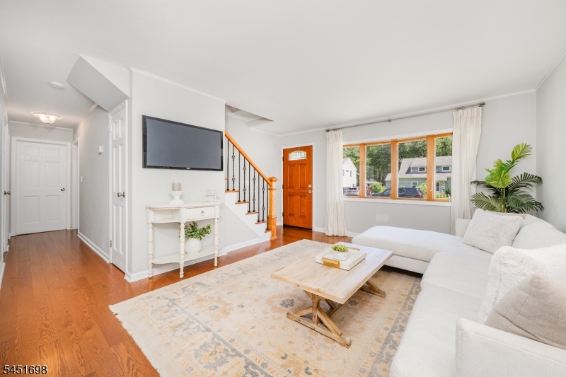 52 Delmore Ave