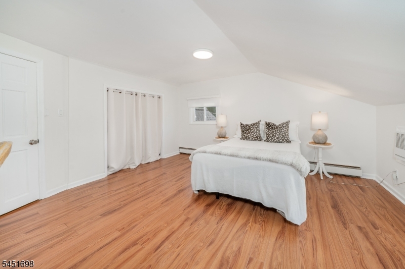 52 Delmore Ave