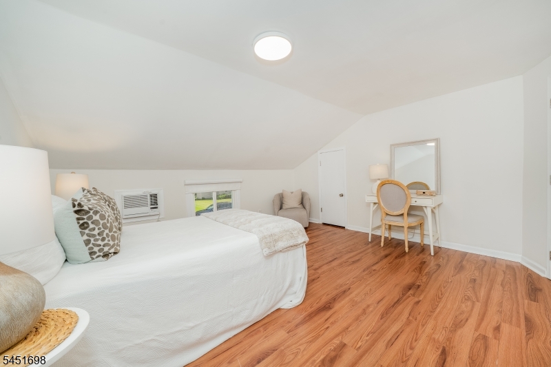 52 Delmore Ave