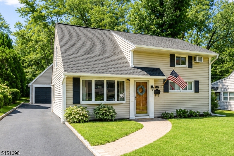 52 Delmore Ave