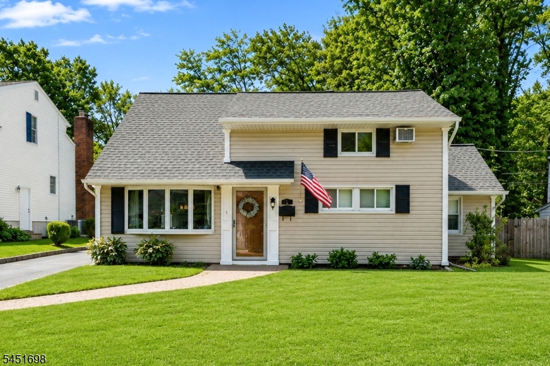 52 Delmore Ave