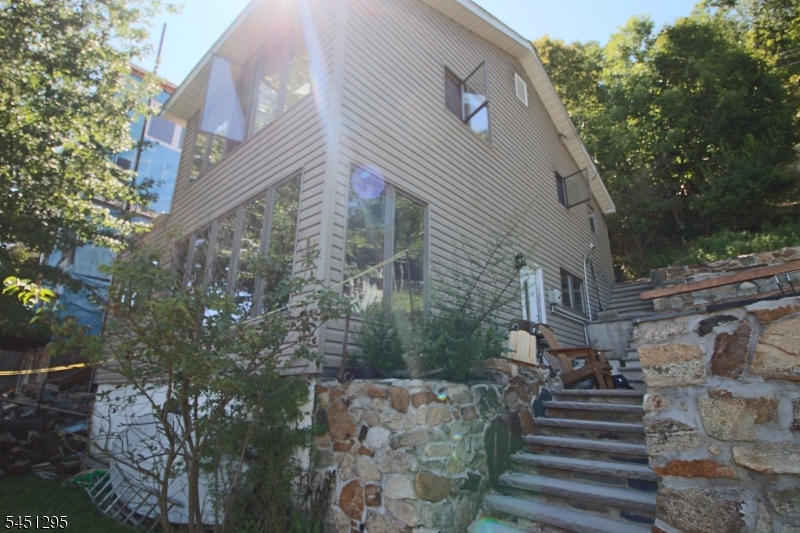 151 Hudson Ave