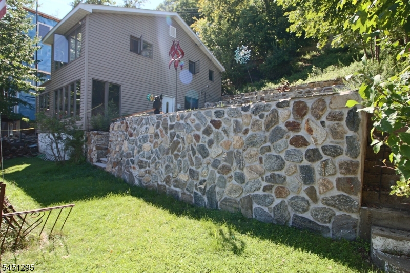 151 Hudson Ave