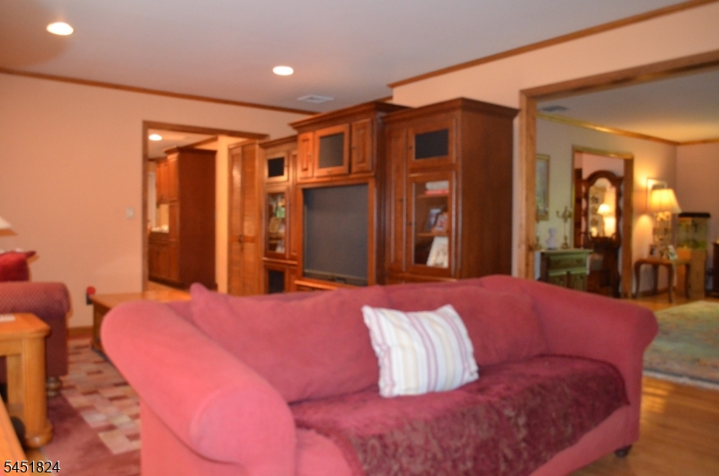 1 Glenbrook Ct