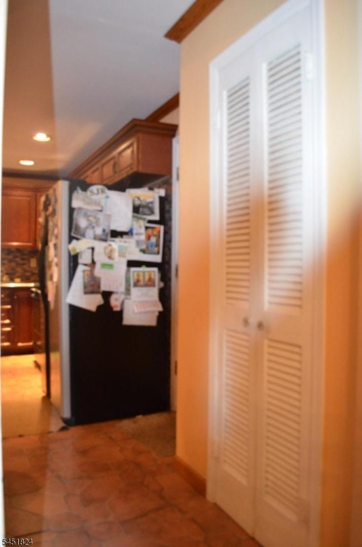 1 Glenbrook Ct