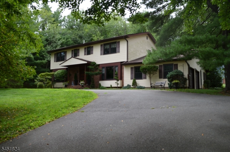 1 Glenbrook Ct