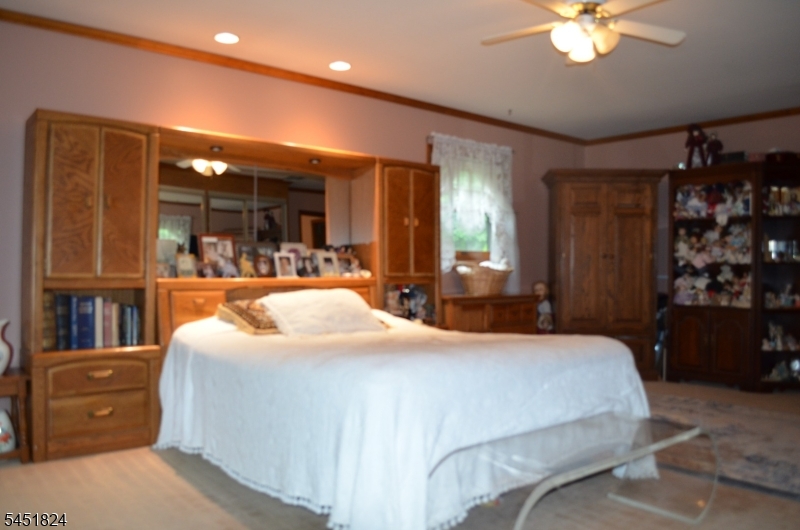 1 Glenbrook Ct