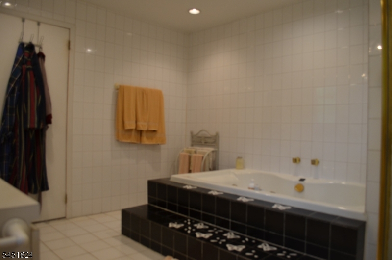 1 Glenbrook Ct