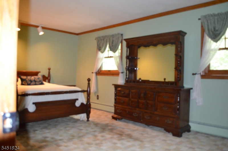 1 Glenbrook Ct