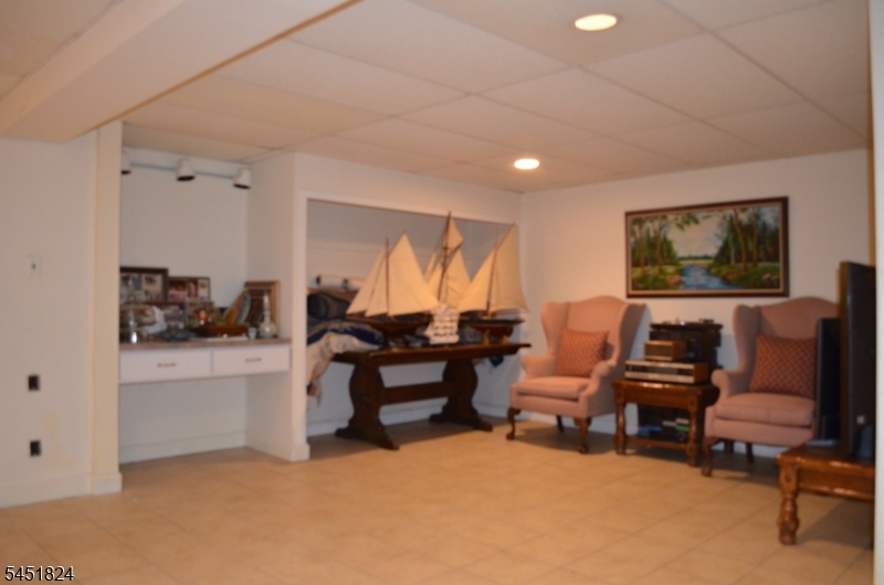 1 Glenbrook Ct