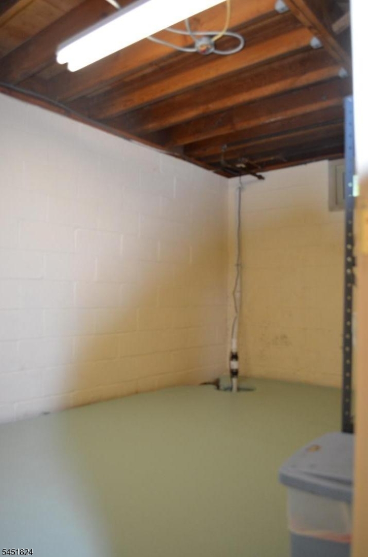 1 Glenbrook Ct