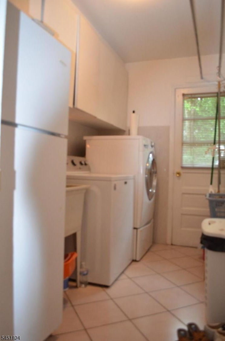 1 Glenbrook Ct