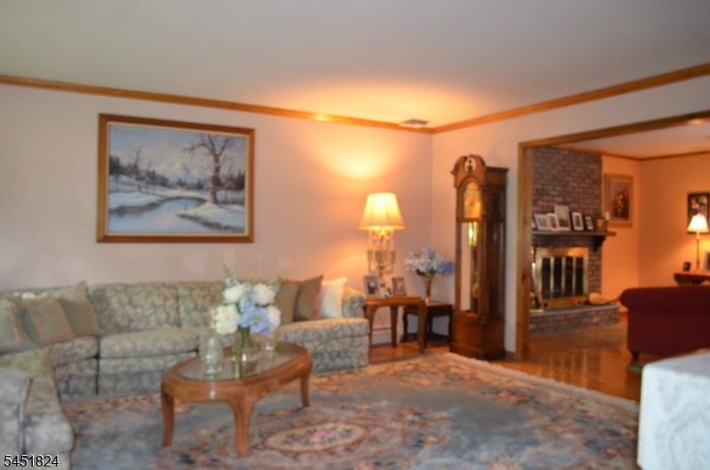 1 Glenbrook Ct