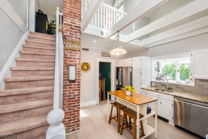 26 Dewey Ave