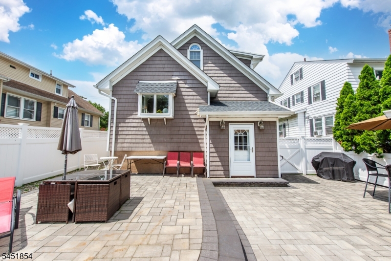 26 Dewey Ave