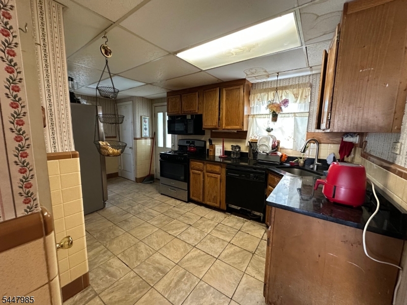 1129 Caldwell Ave