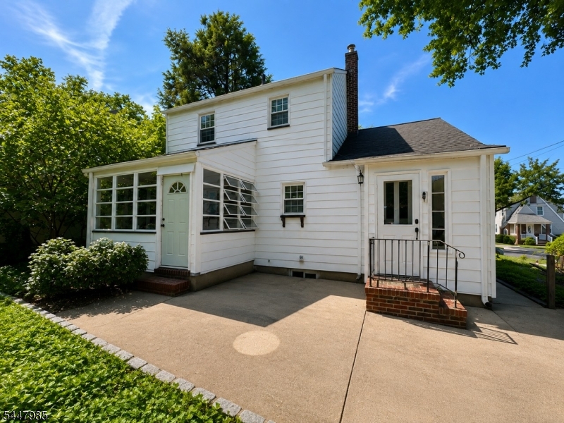 1129 Caldwell Ave
