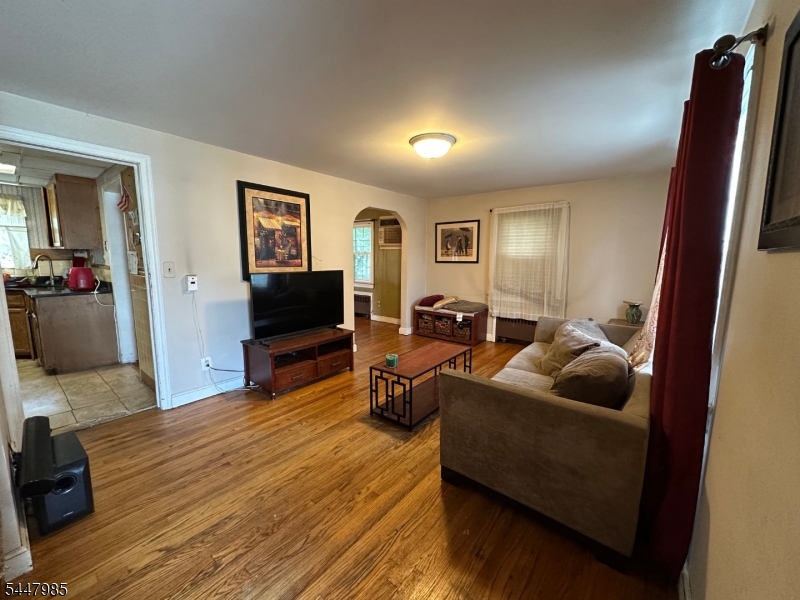 1129 Caldwell Ave