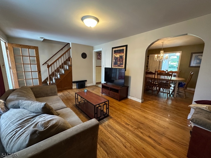 1129 Caldwell Ave