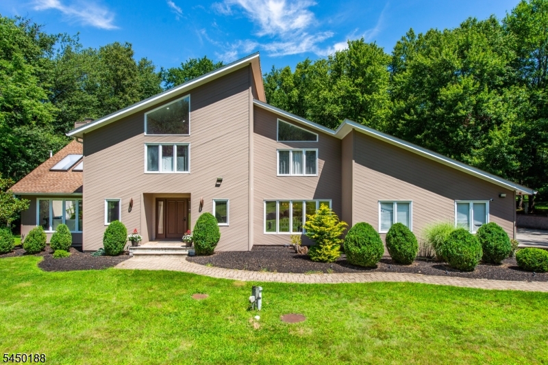 11 Vista Dr