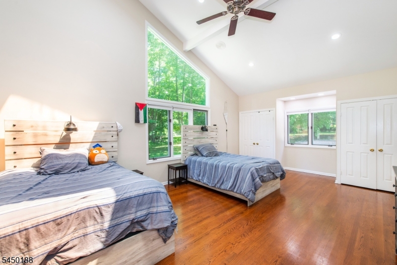 11 Vista Dr