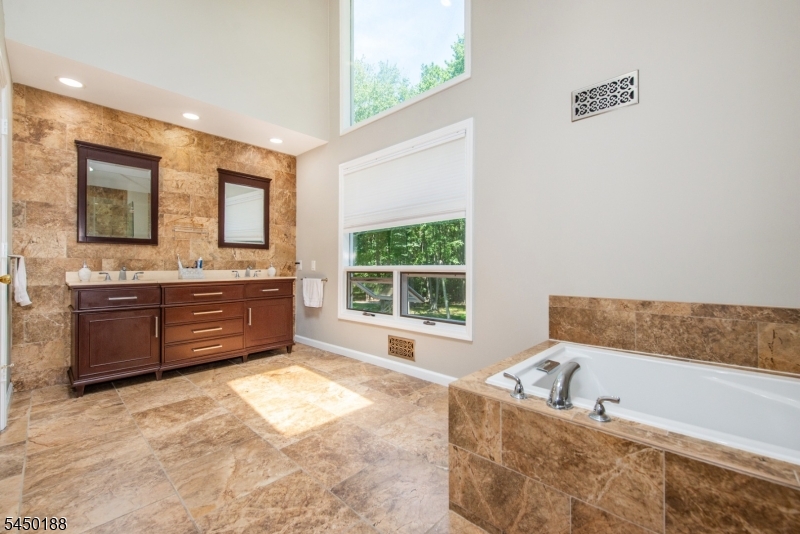 11 Vista Dr