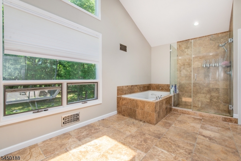 11 Vista Dr
