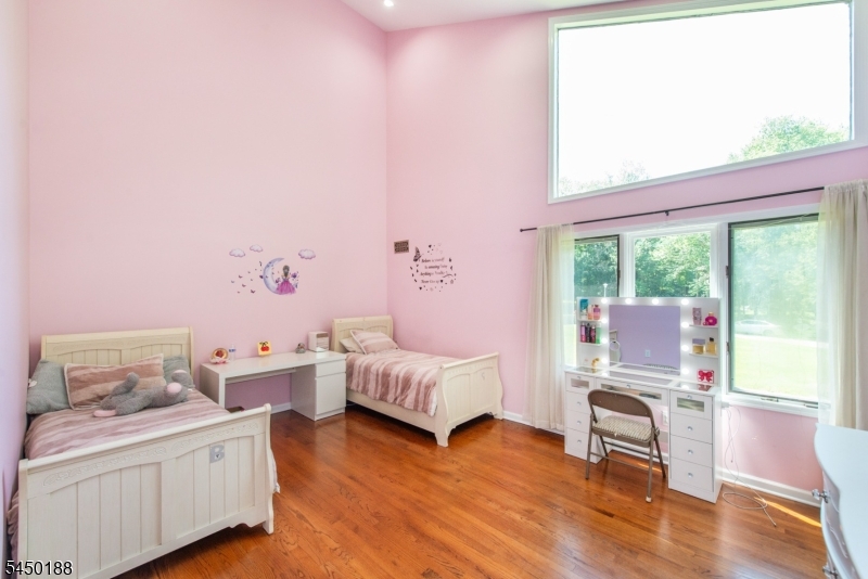 11 Vista Dr